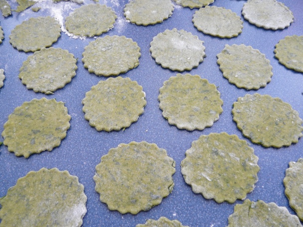 Špenátové ravioli s mäsovou plnkou a rajčinovou omáčkou (fotorecept) - obrázok 6