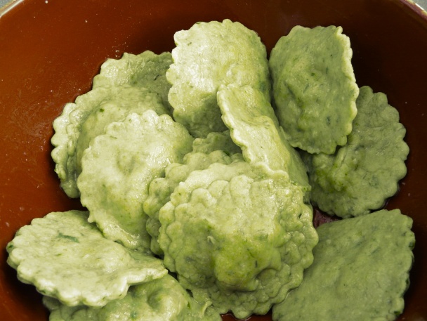 Špenátové ravioli s mäsovou plnkou a rajčinovou omáčkou (fotorecept) - obrázok 8