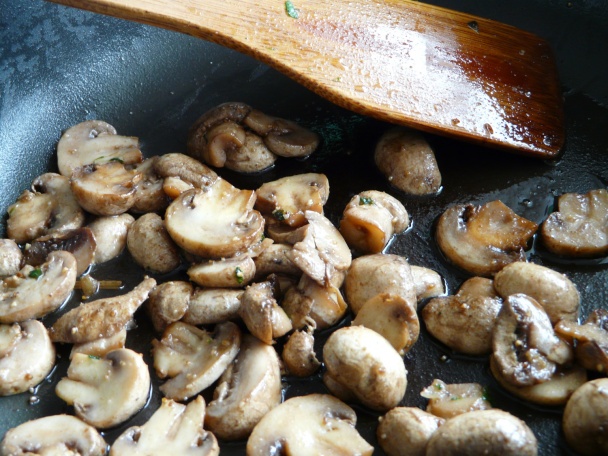 Zapekané cestoviny s medvedím cesnakom (fotorecept) - obrázok 4