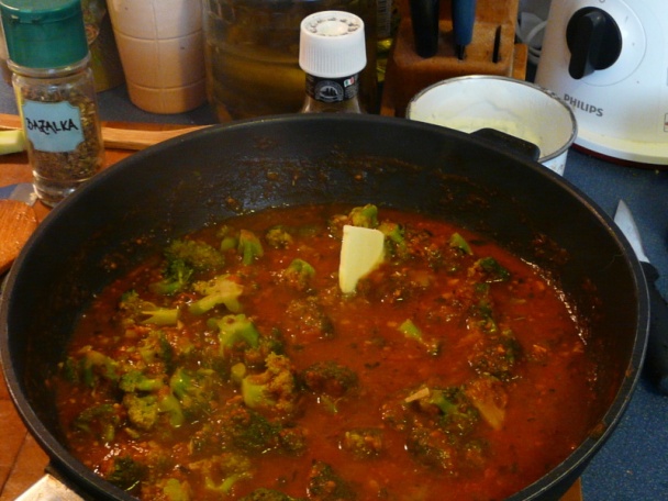 Pappardelle s paradajkovo-brokolicovou omáčkou a tuniakom(fotorecept) - obrázok 5