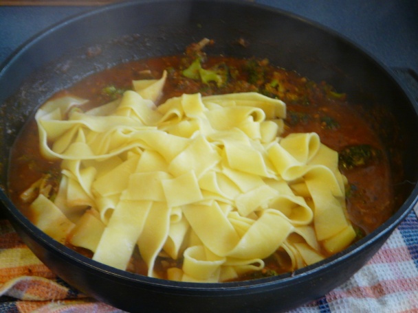 Pappardelle s paradajkovo-brokolicovou omáčkou a tuniakom(fotorecept) - obrázok 6