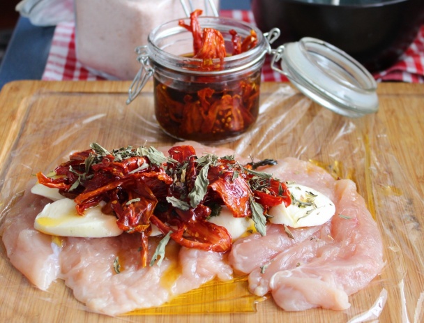 Kuracie rolády so zemiakovo-mrkvovým pyré a paradajkovo-baklažánovou salsou (fotorecept) - obrázok 3