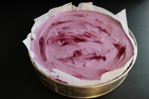 Čučoriedková torta so snehovými pusinkami - obrázok 2