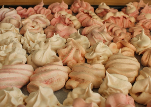 Čučoriedková torta so snehovými pusinkami - obrázok 4