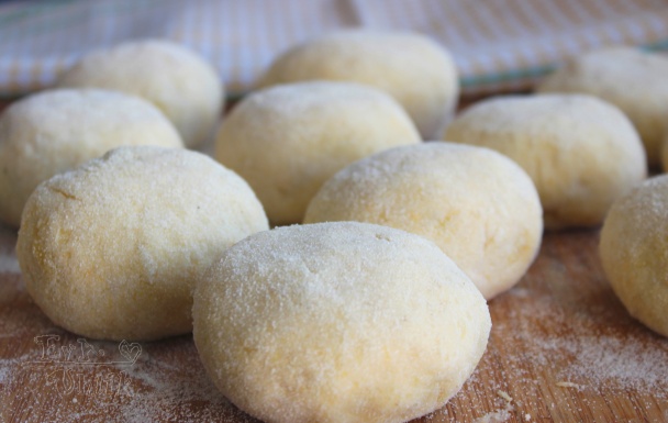 Zemiakové knedle plnené mäsom s kyslou kapustou (fotorecept) - obrázok 5