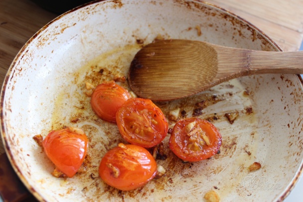 Krémová polievka s cuketovými rezancami a restovanými paradajkami (fotorecept) - obrázok 4