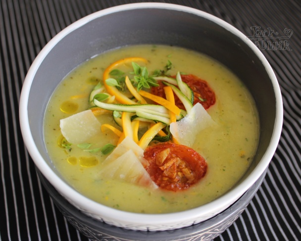 Krémová polievka s cuketovými rezancami a restovanými paradajkami (fotorecept) - obrázok 5