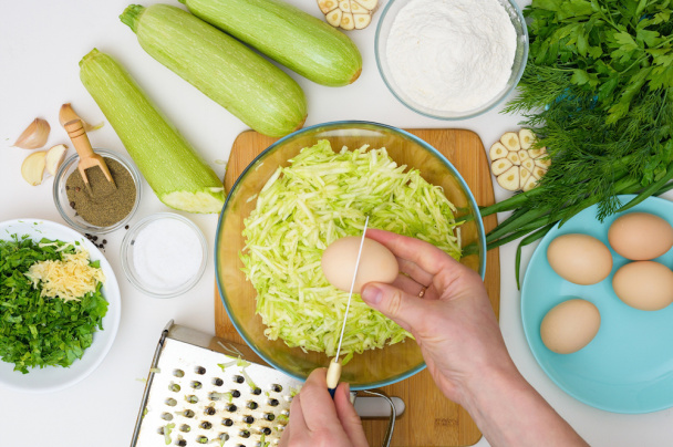 Chrumkavé cuketové placky (fotorecept) - obrázok 2