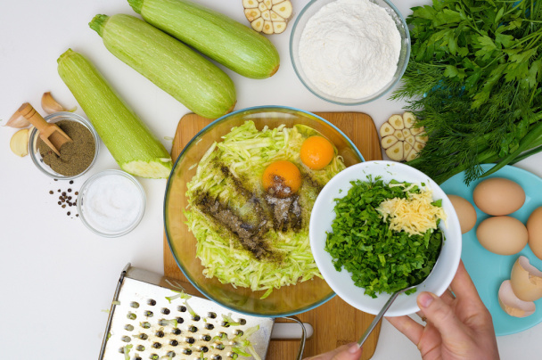 Chrumkavé cuketové placky (fotorecept) - obrázok 4