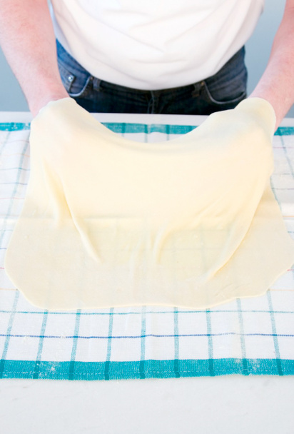 Tradičná ťahaná štrúdľa s jablkami a so škoricou (fotorecept) - obrázok 7