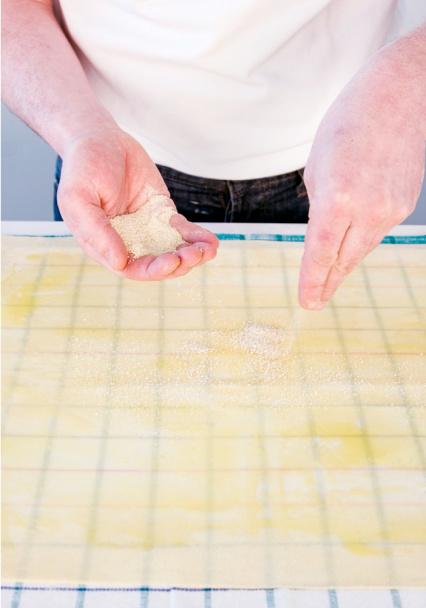 Tradičná ťahaná štrúdľa s jablkami a so škoricou (fotorecept) - obrázok 9