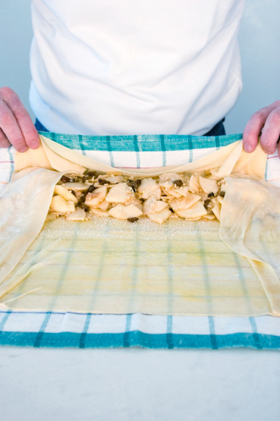 Tradičná ťahaná štrúdľa s jablkami a so škoricou (fotorecept) - obrázok 12