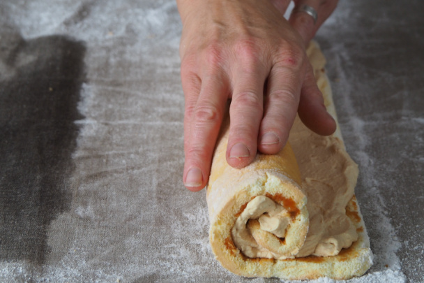 Roláda s karamelovou plnkou (fotorecept) - obrázok 13