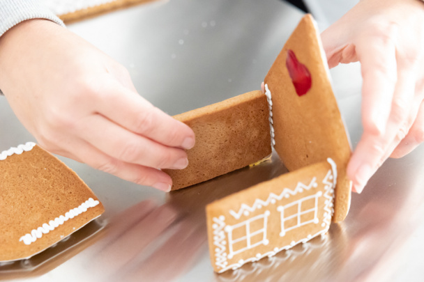 Medovníková chalúpka krok za krokom (fotorecept) - obrázok 7