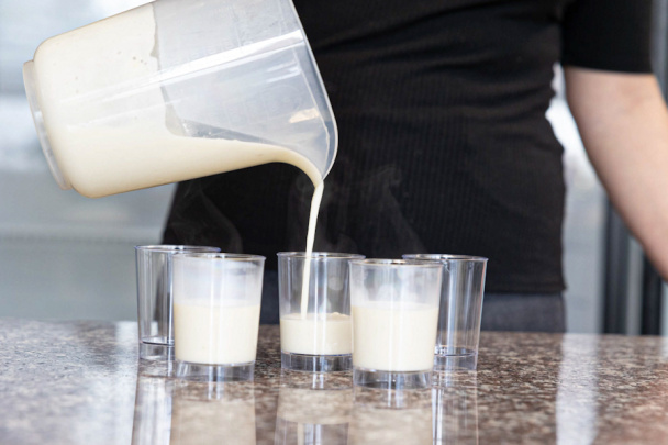 Panna cotta s jahodami a broskyňami (fotorecept) - obrázok 3