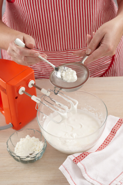 Farebná cukrová poleva a podrobný návod na zdobenie medovníkov (fotorecept) - obrázok 5