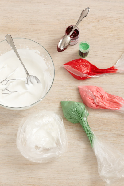 Farebná cukrová poleva a podrobný návod na zdobenie medovníkov (fotorecept) - obrázok 7