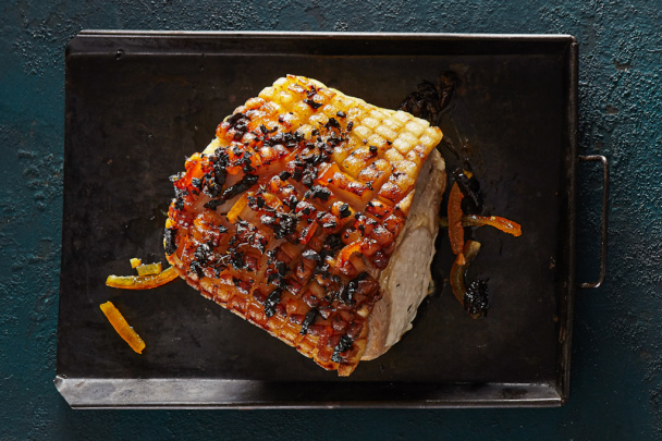 Bravčová krkovička špikovaná pomarančovou kôrou a sušenými slivkami (fotorecept) - obrázok 4