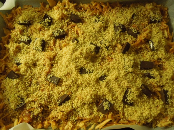 Jablkovo-orechovo-čokoládový koláč - obrázok 1