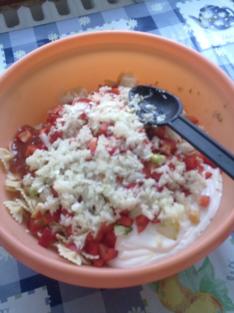 Tuniakový šalát s mašličkami (fotorecept) - obrázok 4