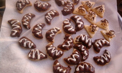 Orechové mesiačiky s karamelovým krémom - obrázok 3