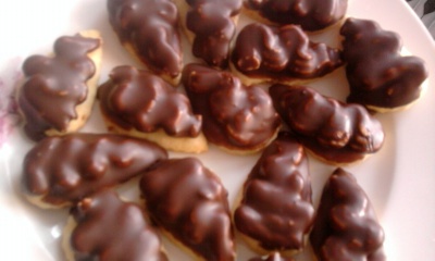 Orechové mesiačiky s karamelovým krémom - obrázok 5