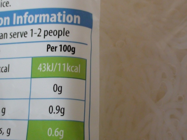 Čierny kozák s ružovým prsíčkom v bielej zeleninovej postieľke - obrázok 9