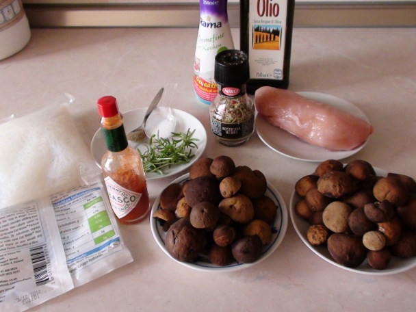 Čierny kozák s ružovým prsíčkom v bielej zeleninovej postieľke - obrázok 1