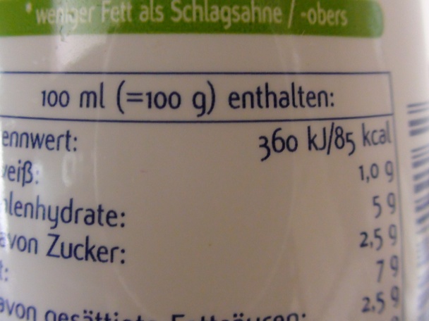 Čierny kozák s ružovým prsíčkom v bielej zeleninovej postieľke - obrázok 13