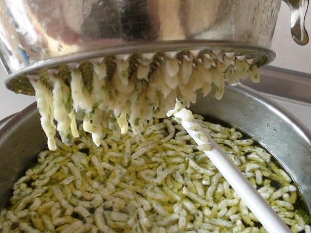 Zelená kuracia polievôčka s tromi druhmi rezancov, vhodná  aj pre celiatikov - obrázok 5