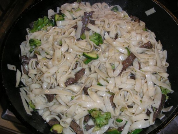 Široké rezance s hovädzím (fotorecept) - obrázok 7