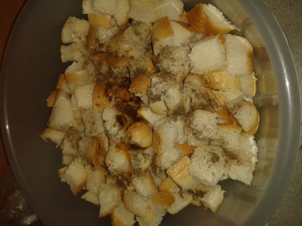 Moravský vrabec s červenou kapustou a domácou  karlovarskou knedľou - obrázok 1