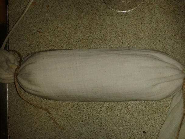 Moravský vrabec s červenou kapustou a domácou  karlovarskou knedľou - obrázok 3