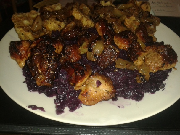 Moravský vrabec s červenou kapustou a domácou  karlovarskou knedľou - obrázok 8