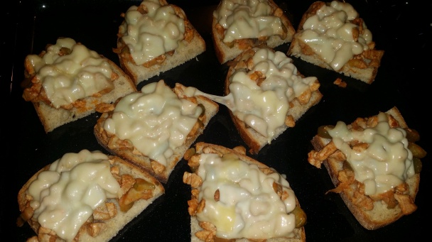 Zapekané hrianky s mäsom a syrom (fotorecept) - obrázok 5