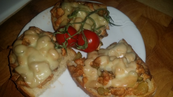 Zapekané hrianky s mäsom a syrom (fotorecept) - obrázok 6