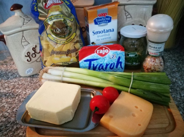 Tvarohové tagliatelle na jarnej cibuľke so šunkou a kôprom (fotorecept) - obrázok 1