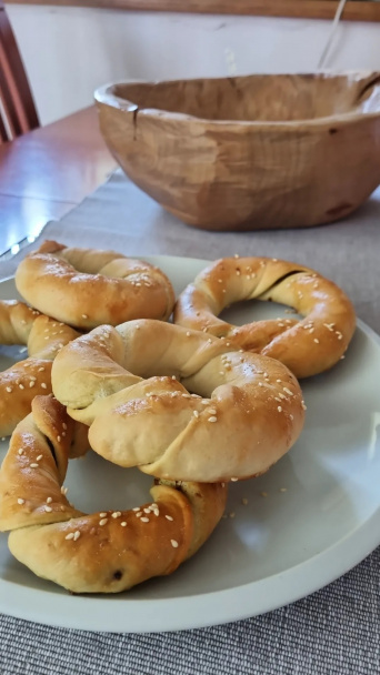 Cesnakové venčeky s bazalkovým pestom a parmezánom (fotorecept) - obrázok 5