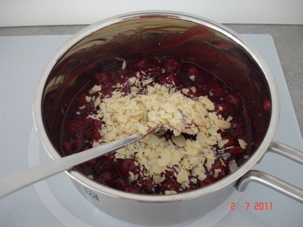 Čokoládovo-višňová torta (fotorecept) - obrázok 4