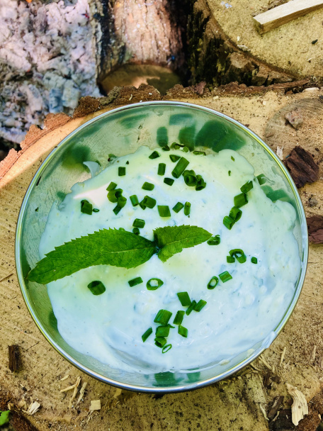 Kurací kebab v pita chlebe s pikantnou salsou a mätovým dresingom (fotorecept) - obrázok 3