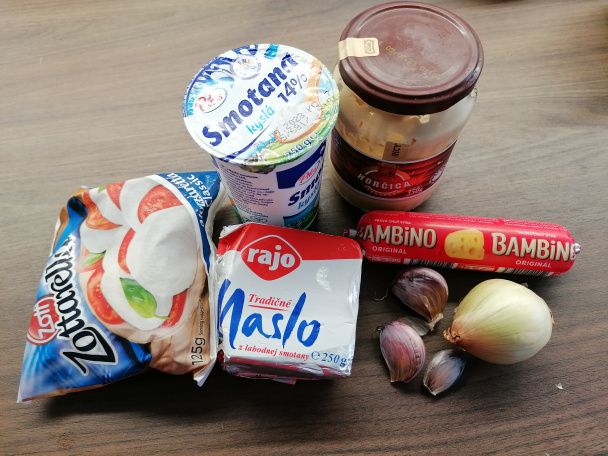 Cesnaková nátierka s mozzarellou - obrázok 1
