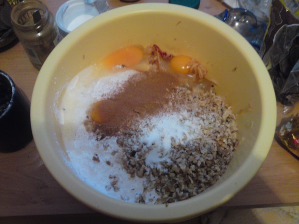 Hrnčekový jablkový koláč s orechami a škoricou (fotorecept) - obrázok 3