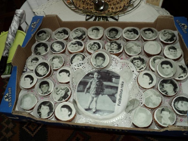 Torta k narodeninám moja prvá poschodová. - obrázok 5