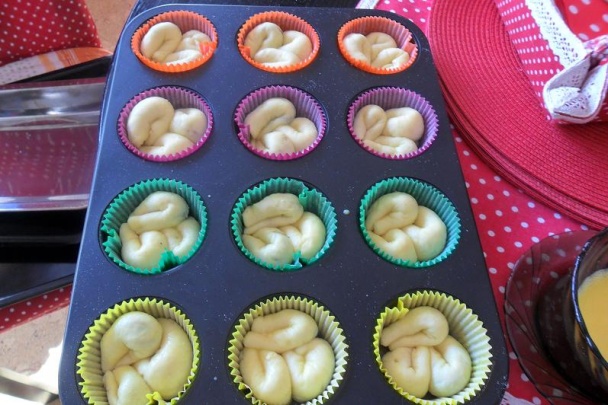 Kysnuté briošky v muffinových košíčkoch (fotorecept) - obrázok 9