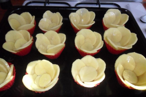 Pečené plnené zemiaky ako kvetinka (fotorecept) - obrázok 3