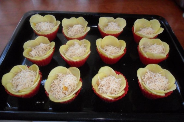 Pečené plnené zemiaky ako kvetinka (fotorecept) - obrázok 4