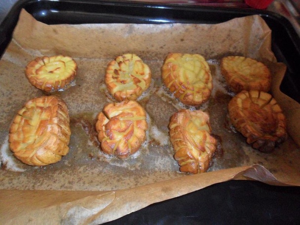 Syrovo-mäsové muffiny s opekanými zemiakmi a šalátikmi (fotorecept) - obrázok 5