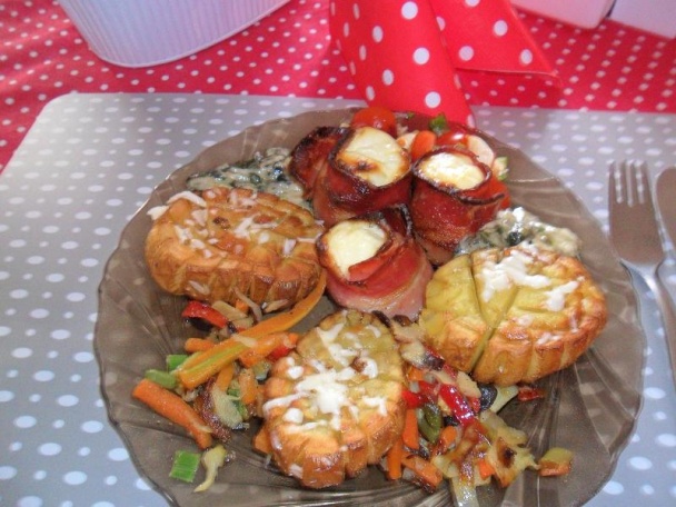 Syrovo-mäsové muffiny s opekanými zemiakmi a šalátikmi (fotorecept) - obrázok 9