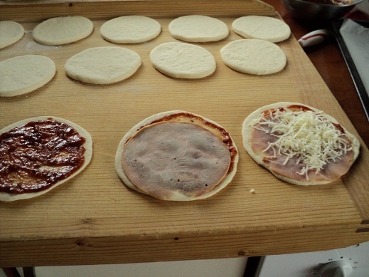 Plnené pizzové kornútiky (fotorecept) - obrázok 6