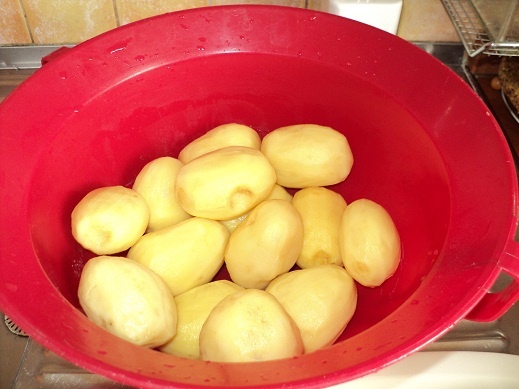 Zemiaky plnené klobásovým mäsom (fotorecept) - obrázok 1